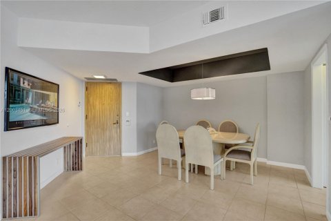 Condo in Aventura, Florida, 2 bedrooms  № 2069203 - photo 24