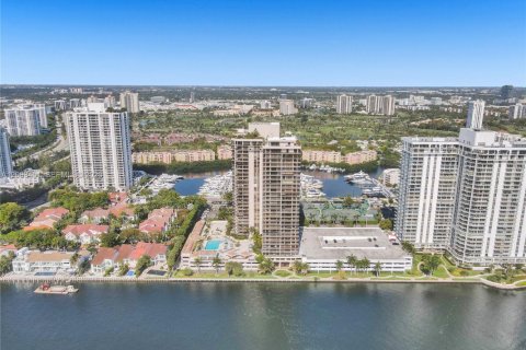 Condo in Aventura, Florida, 2 bedrooms  № 2069203 - photo 7