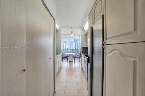 Condo in Aventura, Florida, 2 bedrooms  № 2069203 - photo 29