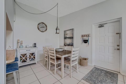 Condo in West Palm Beach, Florida, 2 bedrooms № 2185136 - photo 12