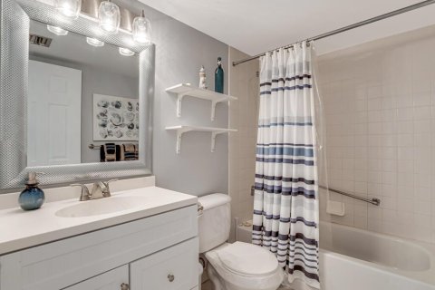 Condo in West Palm Beach, Florida, 2 bedrooms № 2185136 - photo 24