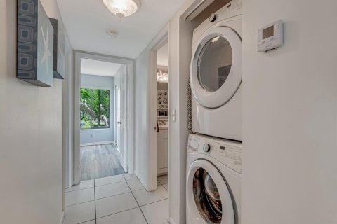 Condo in West Palm Beach, Florida, 2 bedrooms № 2185136 - photo 25