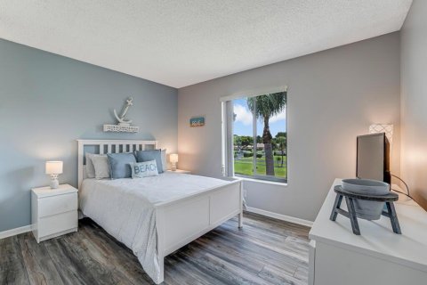 Condo in West Palm Beach, Florida, 2 bedrooms № 2185136 - photo 22
