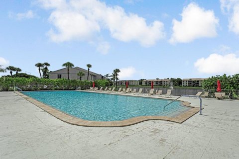 Condo in West Palm Beach, Florida, 2 bedrooms № 2185136 - photo 27