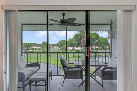 Condo in West Palm Beach, Florida, 2 bedrooms № 2185136 - photo 8