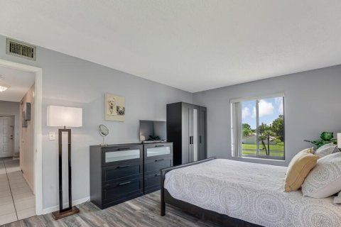 Condo in West Palm Beach, Florida, 2 bedrooms № 2185136 - photo 19