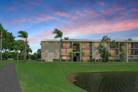 Condo in West Palm Beach, Florida, 2 bedrooms № 2185136 - photo 2