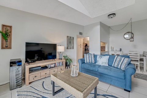 Condo in West Palm Beach, Florida, 2 bedrooms № 2185136 - photo 7