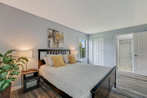 Condo in West Palm Beach, Florida, 2 bedrooms № 2185136 - photo 18