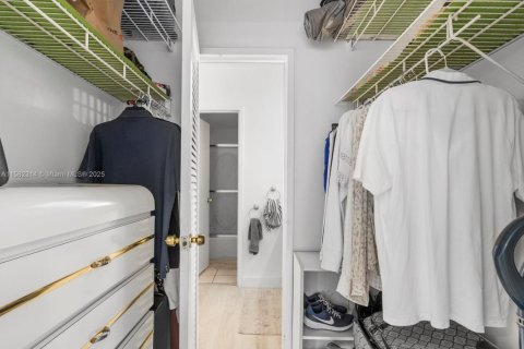 Condo in Miami Beach, Florida, 1 bedroom  № 1162215 - photo 20