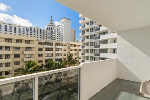 Condo in Miami Beach, Florida, 1 bedroom  № 1162215 - photo 26