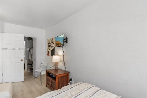 Condo in Miami Beach, Florida, 1 bedroom  № 1162215 - photo 19