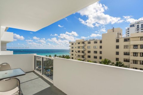 Condo in Miami Beach, Florida, 1 bedroom  № 1162215 - photo 24