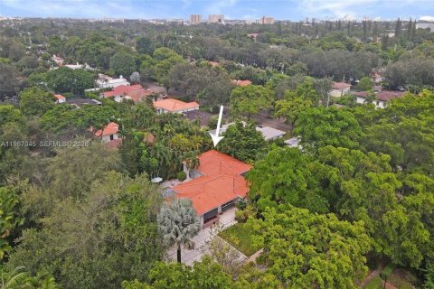 House in Coral Gables, Florida 4 bedrooms, 211.17 sq.m. № 2030456 - photo 2