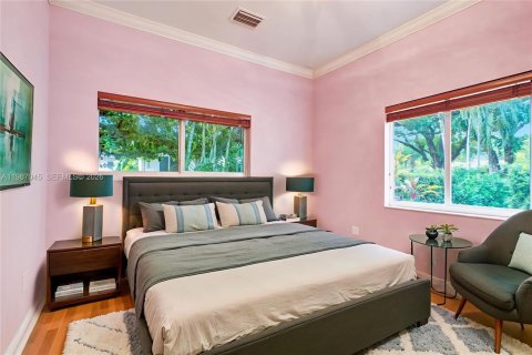 House in Coral Gables, Florida 4 bedrooms, 211.17 sq.m. № 2030456 - photo 20