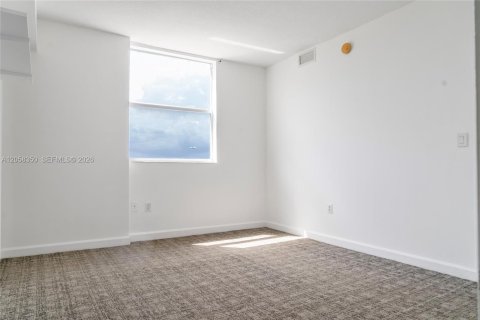 Купить кондоминиум в Майами, Флорида 1 спальня, 73.95м2, № 2168150 - фото 12