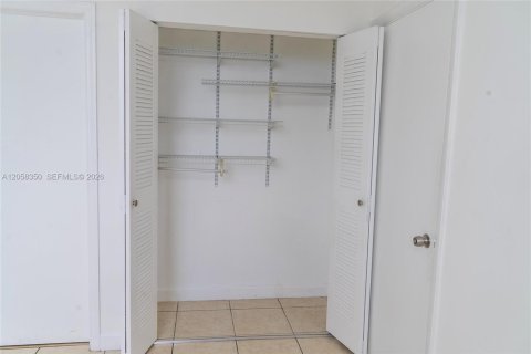 Купить кондоминиум в Майами, Флорида 1 спальня, 73.95м2, № 2168150 - фото 9