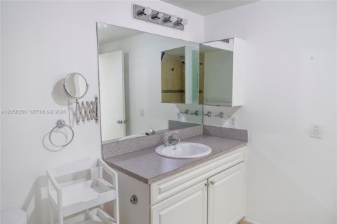Купить кондоминиум в Майами, Флорида 1 спальня, 73.95м2, № 2168150 - фото 11