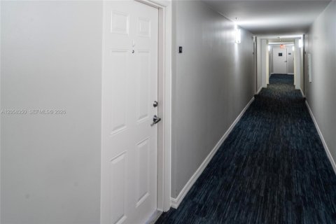 Купить кондоминиум в Майами, Флорида 1 спальня, 73.95м2, № 2168150 - фото 17