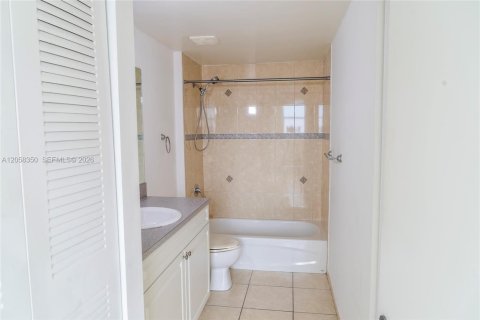 Купить кондоминиум в Майами, Флорида 1 спальня, 73.95м2, № 2168150 - фото 8
