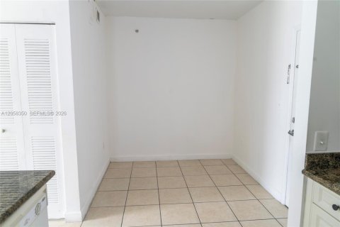 Купить кондоминиум в Майами, Флорида 1 спальня, 73.95м2, № 2168150 - фото 15