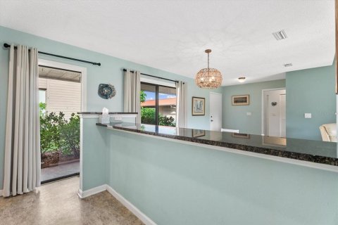 House in Sarasota, Florida 2 bedrooms, 127.65 sq.m. № 2393933 - photo 10