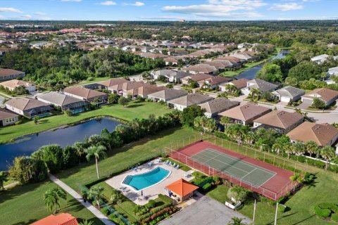 House in Sarasota, Florida 2 bedrooms, 127.65 sq.m. № 2393933 - photo 25