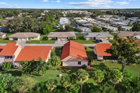 House in Sarasota, Florida 2 bedrooms, 127.65 sq.m. № 2393933 - photo 29