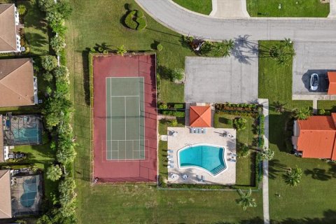 House in Sarasota, Florida 2 bedrooms, 127.65 sq.m. № 2393933 - photo 23