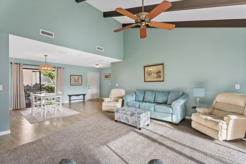 House in Sarasota, Florida 2 bedrooms, 127.65 sq.m. № 2393933