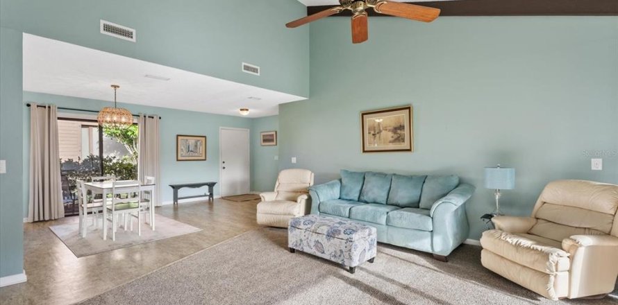 House in Sarasota, Florida 2 bedrooms, 127.65 sq.m. № 2393933