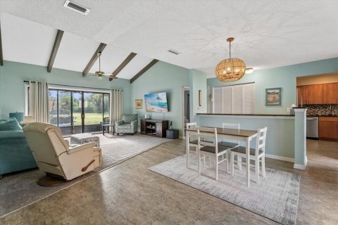 House in Sarasota, Florida 2 bedrooms, 127.65 sq.m. № 2393933 - photo 4