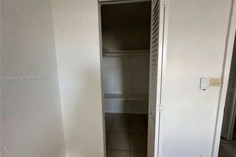 Снять в аренду кондоминиум в Майами, Флорида 1 спальня, 55.56м2, № 2079898 - фото 21