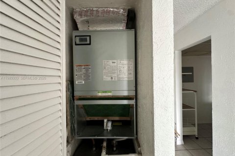 Снять в аренду кондоминиум в Майами, Флорида 1 спальня, 55.56м2, № 2079898 - фото 20