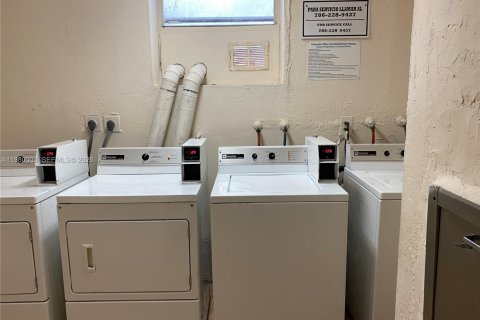 Снять в аренду кондоминиум в Майами, Флорида 1 спальня, 55.56м2, № 2079898 - фото 11