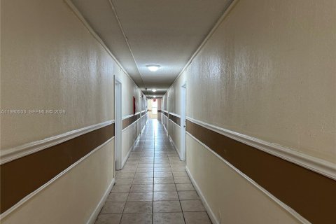 Снять в аренду кондоминиум в Майами, Флорида 1 спальня, 55.56м2, № 2079898 - фото 29