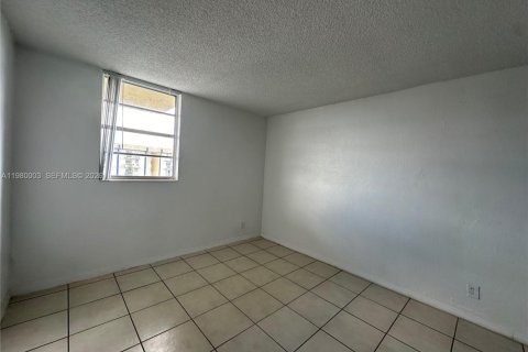 Снять в аренду кондоминиум в Майами, Флорида 1 спальня, 55.56м2, № 2079898 - фото 10