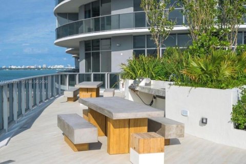 Condominio en alquiler en Miami, Florida, 1 dormitorio, 96.43 m2 № 2076402 - foto 20