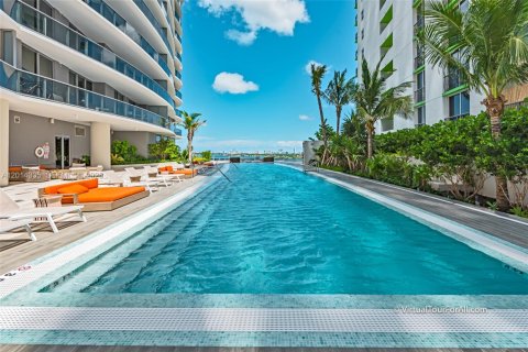 Condominio en alquiler en Miami, Florida, 1 dormitorio, 96.43 m2 № 2076402 - foto 15