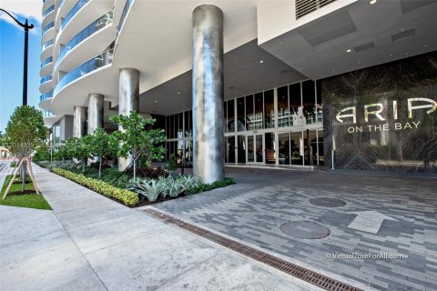 Condominio en alquiler en Miami, Florida, 1 dormitorio, 96.43 m2 № 2076402 - foto 24
