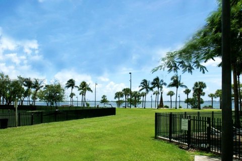 Condominio en alquiler en Miami, Florida, 1 dormitorio, 96.43 m2 № 2076402 - foto 26