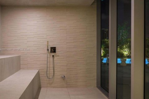 Condominio en alquiler en Miami, Florida, 1 dormitorio, 96.43 m2 № 2076402 - foto 19