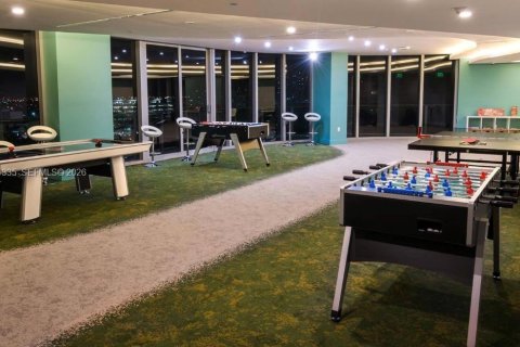 Condominio en alquiler en Miami, Florida, 1 dormitorio, 96.43 m2 № 2076402 - foto 23