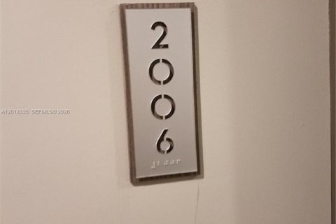 Condominio en alquiler en Miami, Florida, 1 dormitorio, 96.43 m2 № 2076402 - foto 6
