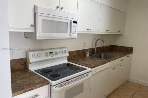 Condo in Doral, Florida, 2 bedrooms  № 1865488 - photo 15