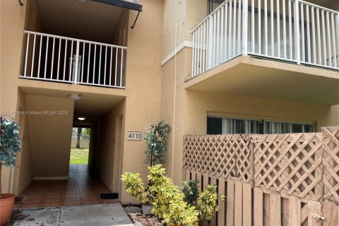 Condo in Doral, Florida, 2 bedrooms  № 1865488 - photo 4