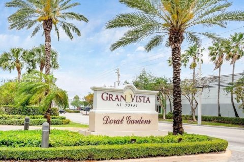 Condo in Doral, Florida, 2 bedrooms  № 1865488 - photo 1