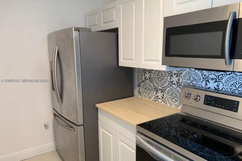 Condo in Cutler Bay, Florida, 2 bedrooms  № 2069530 - photo 4