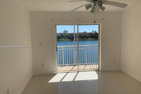 Condo in Cutler Bay, Florida, 2 bedrooms  № 2069530 - photo 5