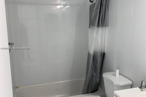 Condo in Cutler Bay, Florida, 2 bedrooms  № 2069530 - photo 9